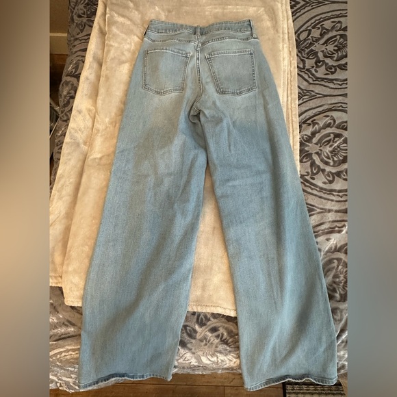 Old Navy Wide Leg Jeans - Picture 6 of 6